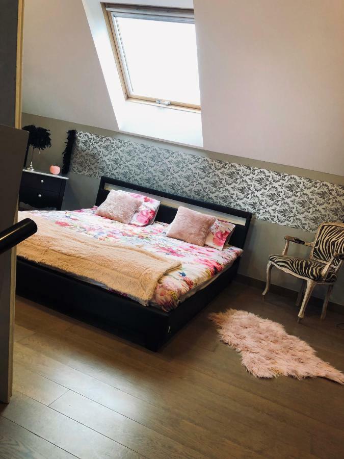 Loft D Isa Avec Wifi Netflix Apartment Gesves Exterior photo